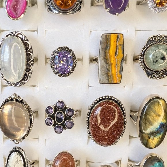 Rings LIVE LISTING - Picture 4 of 4